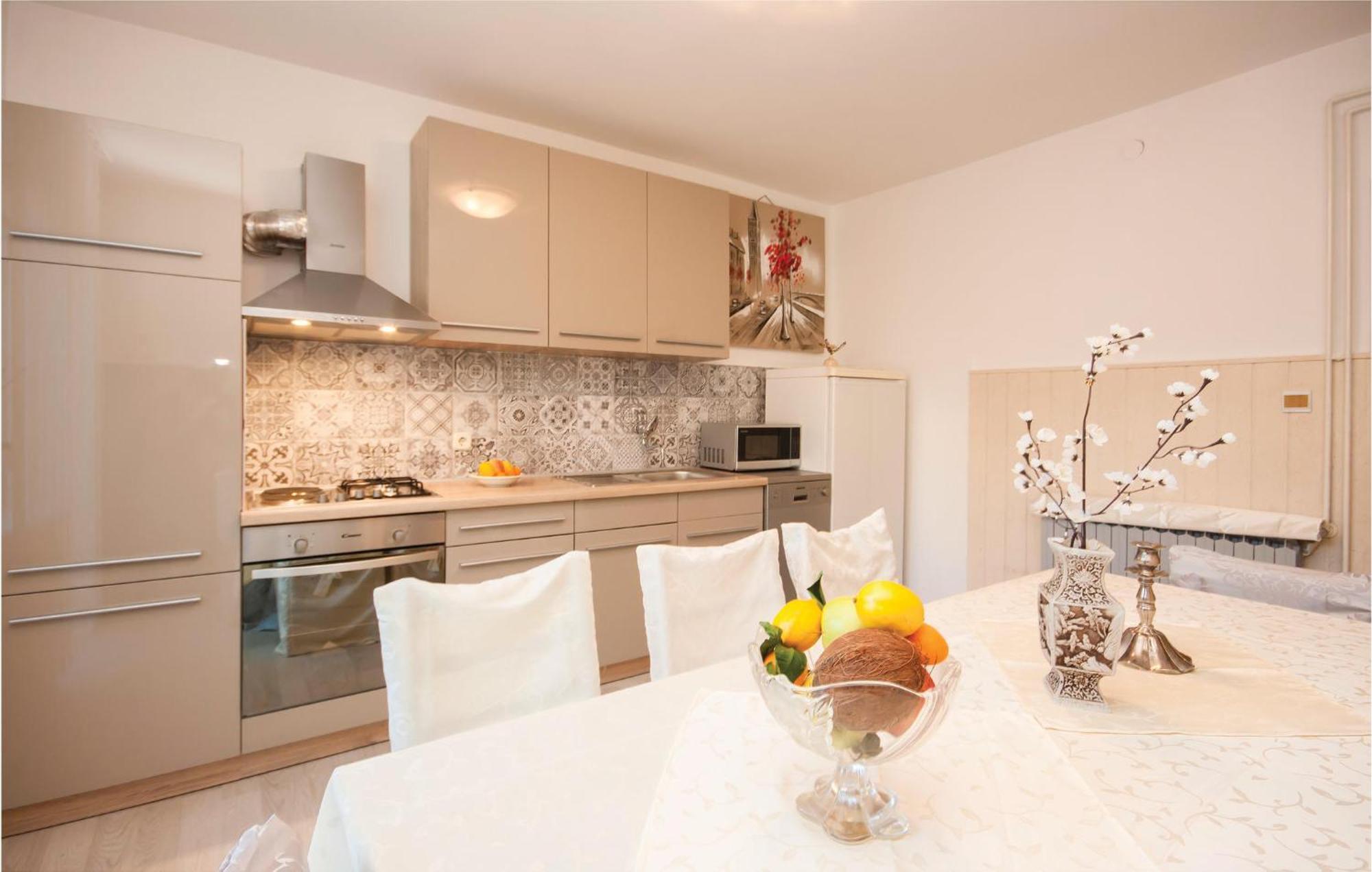 Cozy Apartment In Brodarica With Wifi Exterior photo