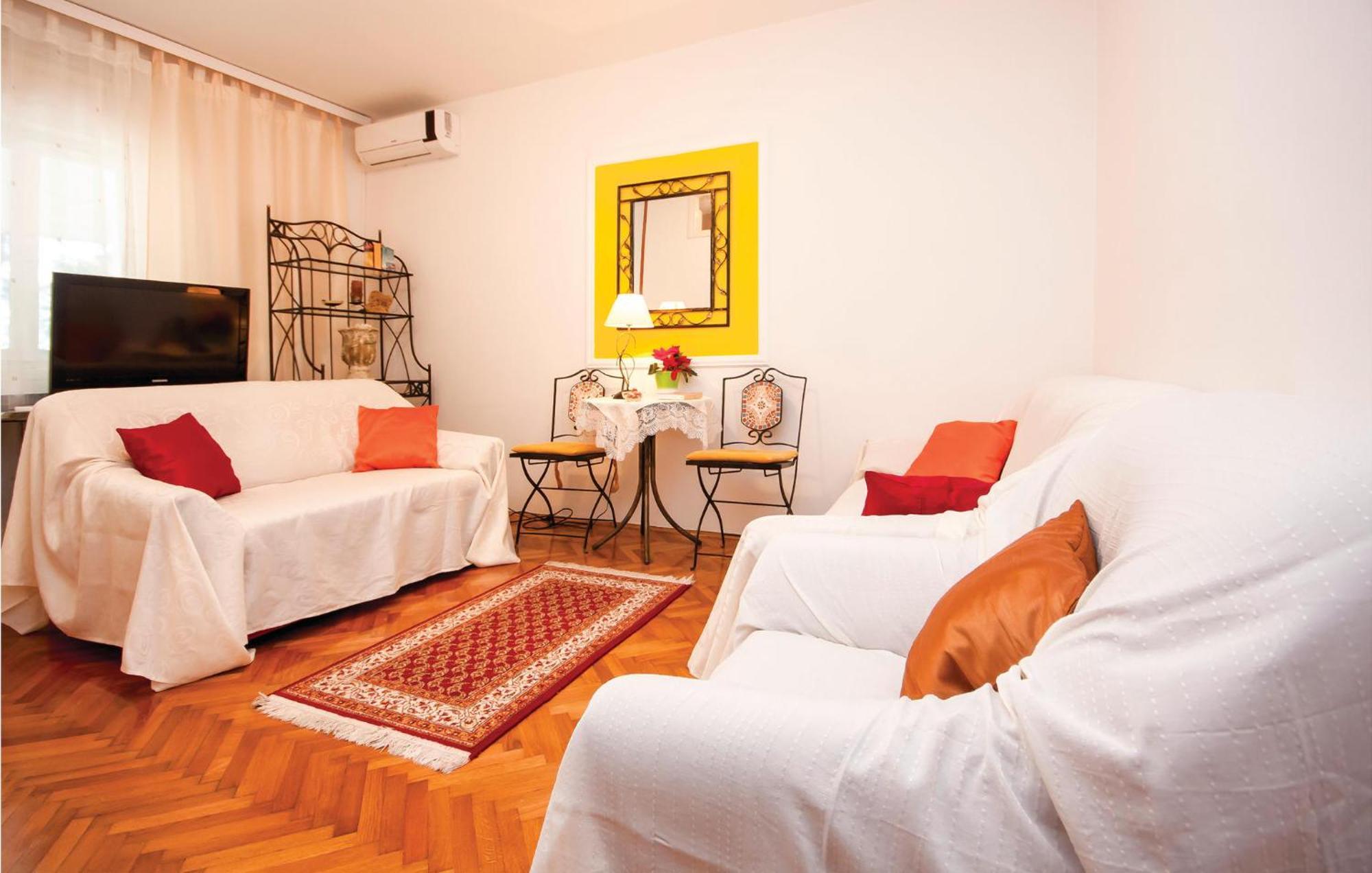 Cozy Apartment In Brodarica With Wifi Exterior photo