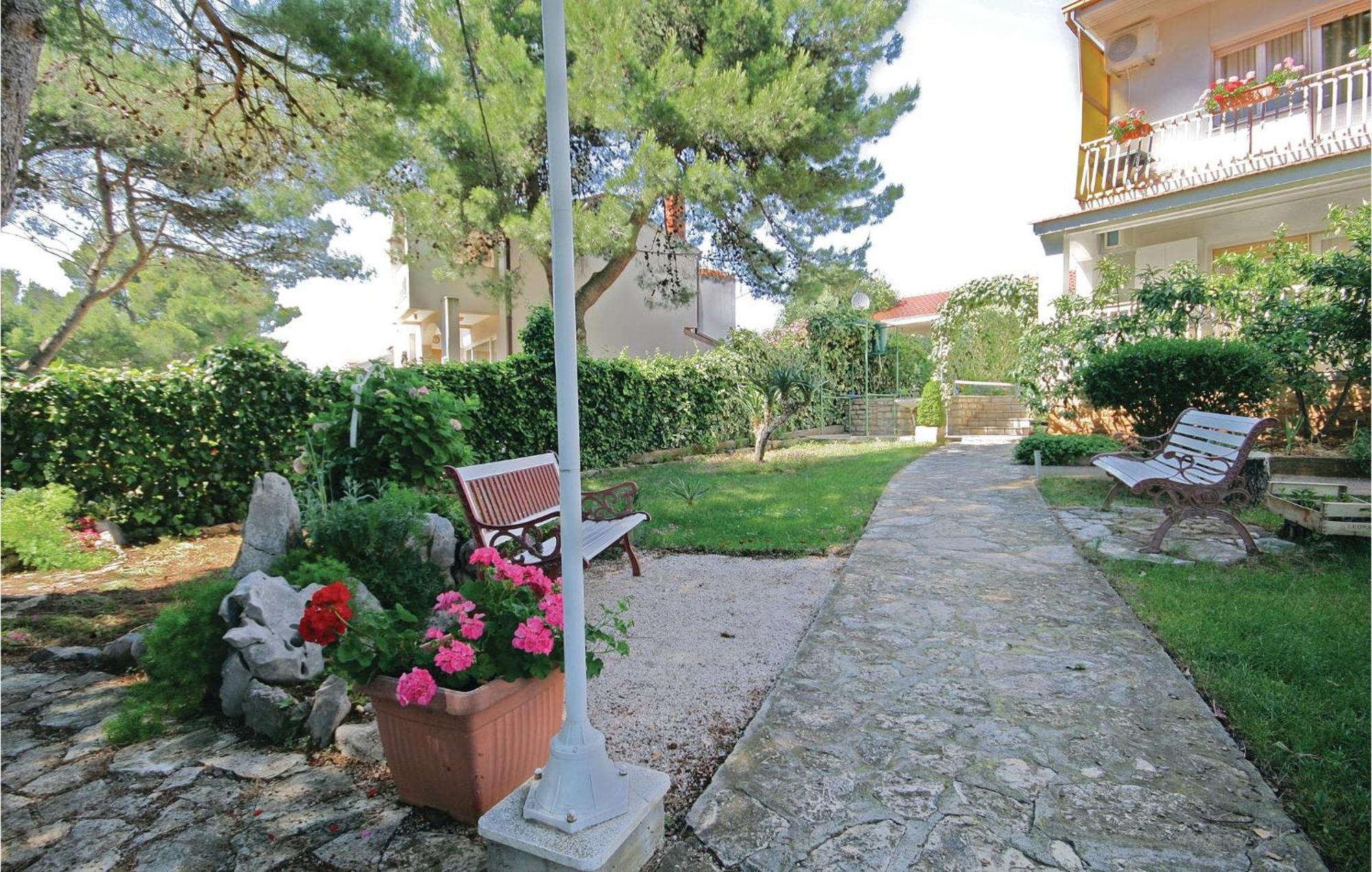 Cozy Apartment In Brodarica With Wifi Exterior photo