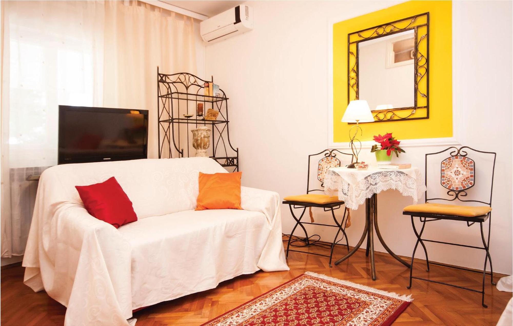 Cozy Apartment In Brodarica With Wifi Exterior photo