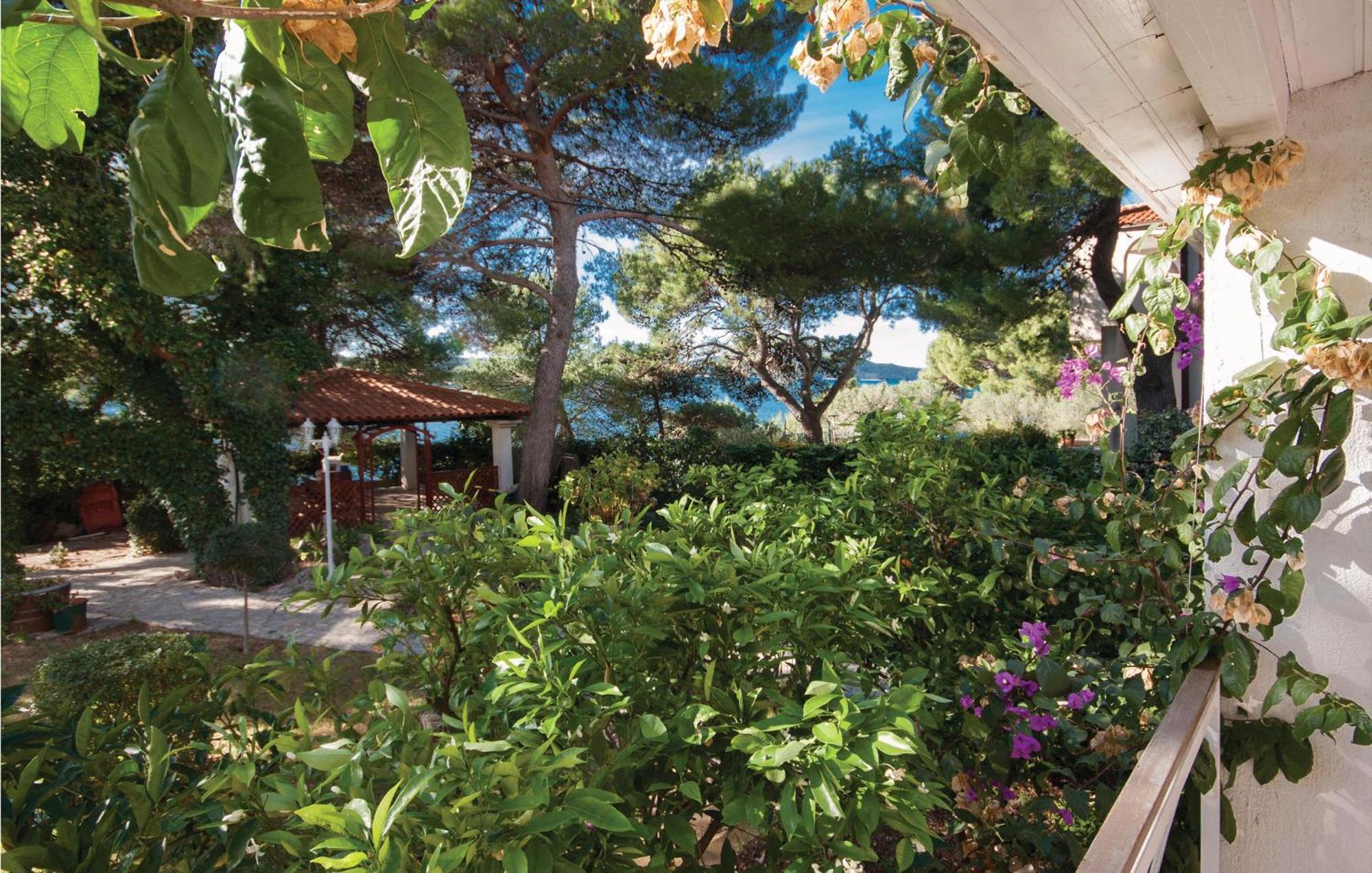 Cozy Apartment In Brodarica With Wifi Exterior photo