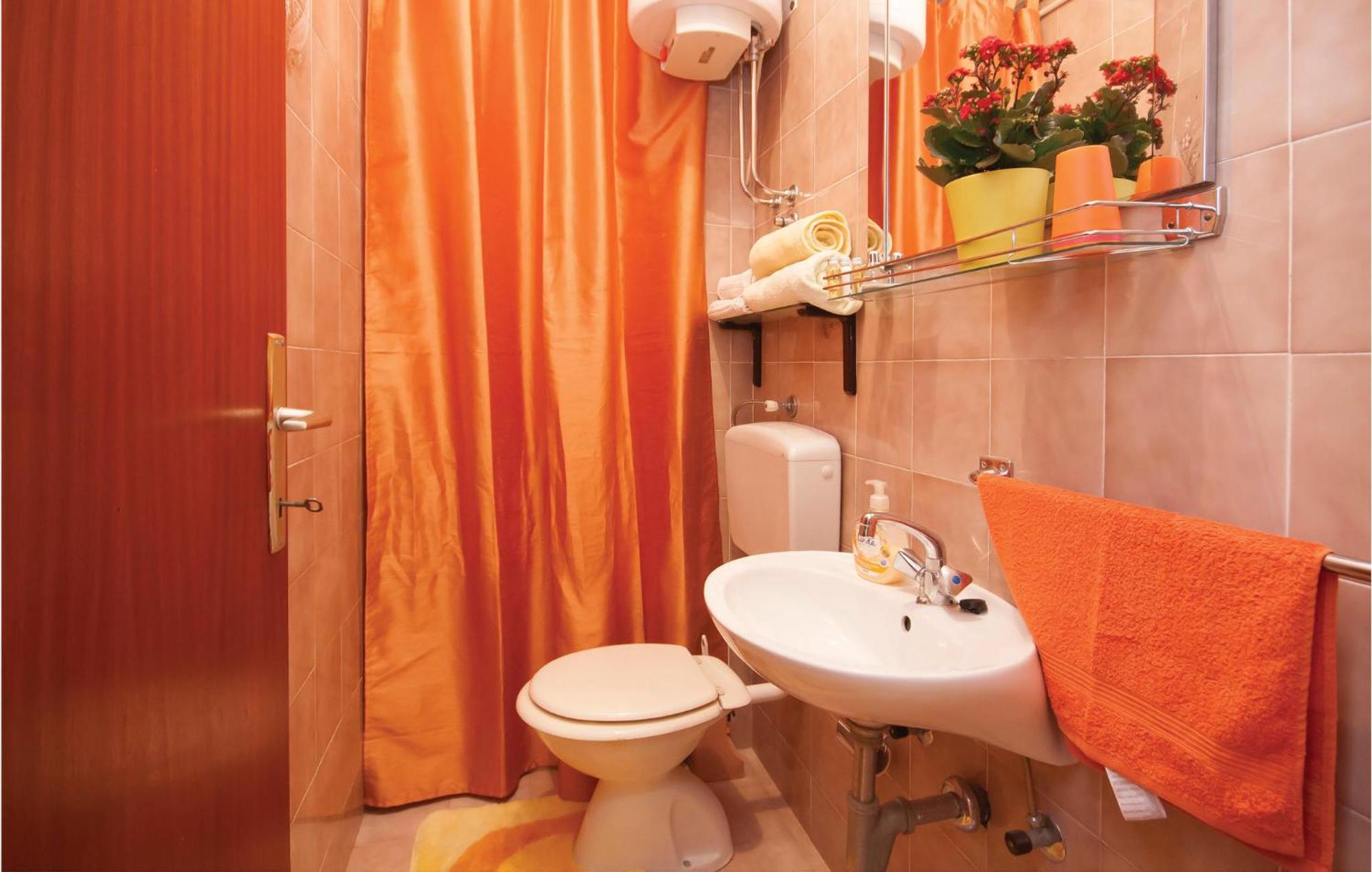 Cozy Apartment In Brodarica With Wifi Exterior photo