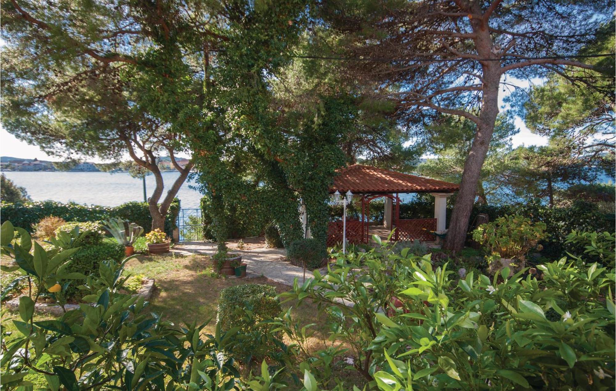 Cozy Apartment In Brodarica With Wifi Exterior photo